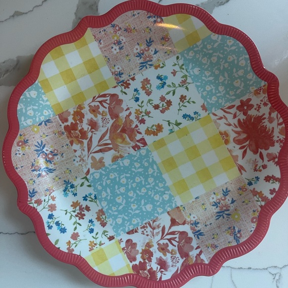 Pioneer Woman patchwork scalloped dinner plate - Picture 1 of 4